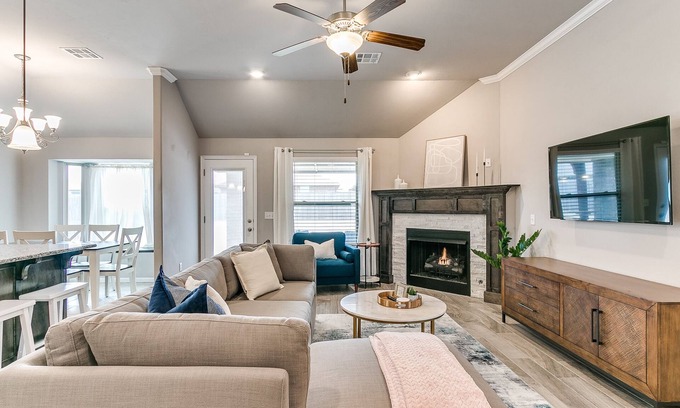 Edmond Casa | Gorgeous Edmond Home- Large Covered Patio!