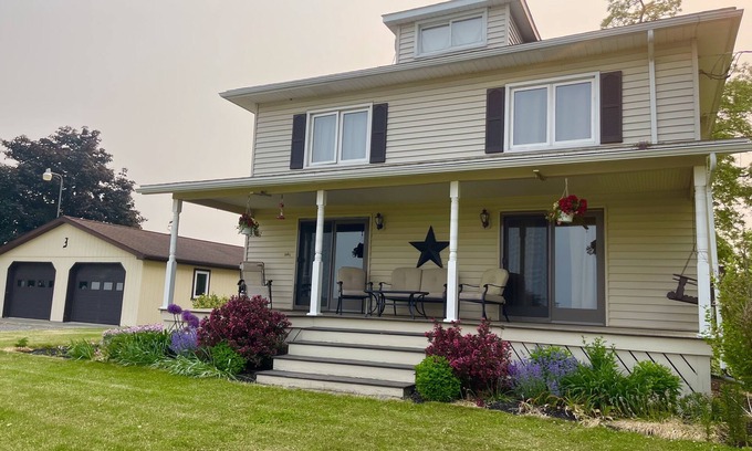 Town of Torrey Casa | Gorgeous Farmhouse with lake view