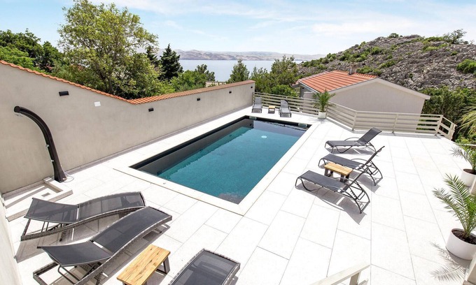 Ribarica Casa | Hermosa casa en Cesarica