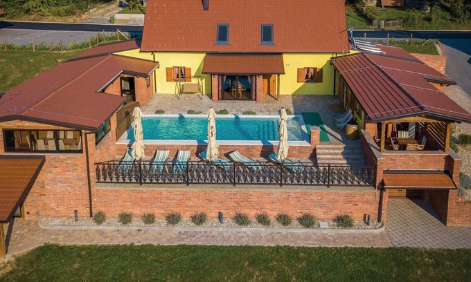 Kutina Casa | Preciosa casa en Repusnica con sauna