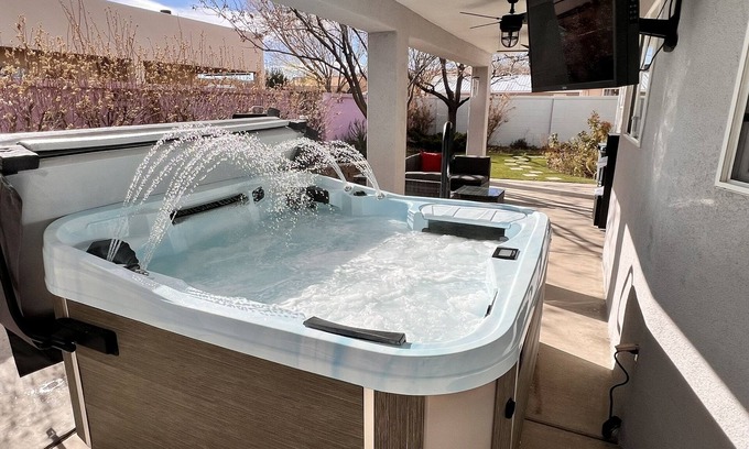 Taylor Ranch Casa | Gorgeous house w/hot tub pool table gaming table next to amazing walking trail!