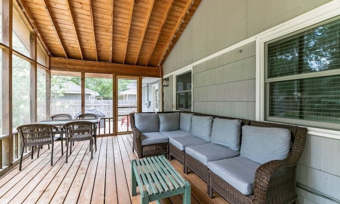 Edina Casa | Gorgeous l 3 Season Porch l Dry Bar l Fireplace