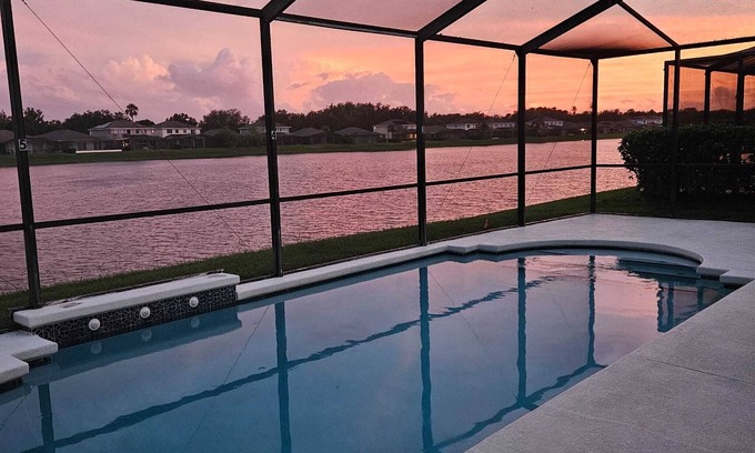Sunset Lakes Villa | Gorgeous lakeside villa with pool, close to Disney