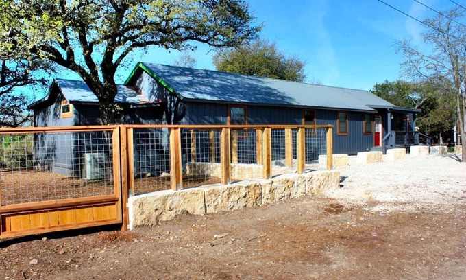 Bandera Cabina | Gorgeous Medina River Cabin with a Spacious Deck Ideal for Vacations in Texas