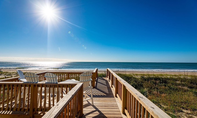 Emerald Isle Cabaña | Gorgeous Ocean Front Beach Cottage!