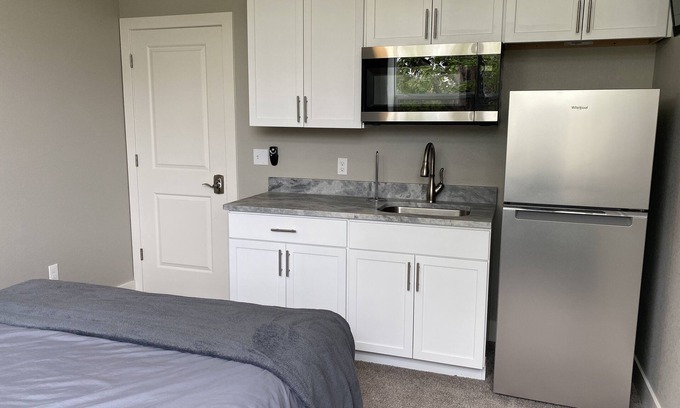Sterling Apartamento | Gorgeous Remodeled Studios! Sterling! # 16