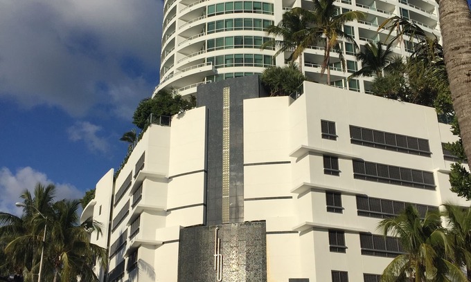 Mid Beach Hotel | Magnífica suite grande de 1 habitación / 2BA con servicio de aparcacoches gratuito y dos pases de spa