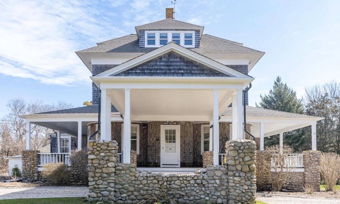 Falmouth Casa | Gorgeous Spacious Victorian Cape Cod Beach View Retreat