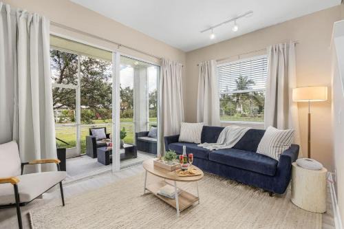 Iona Casa | Gorgeous Townhome Close to the beaches