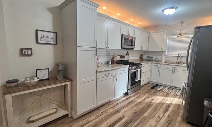 Owasso Casa | Gorgeous two story cottage