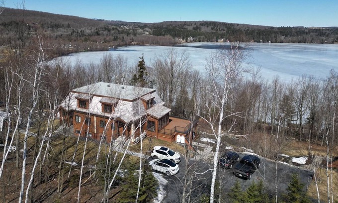Ayers Cliff Condominio | Gorgeous View on the lake ! Lots of Space! Lake Access