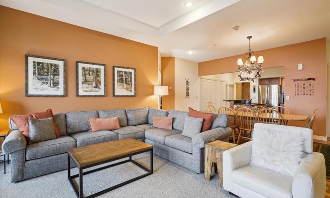 Central Vermont- Killington Casa | Gorgeous views, tastefully decorated Ski on ski off 3 bedroom condo, with sports center access Lodges 303