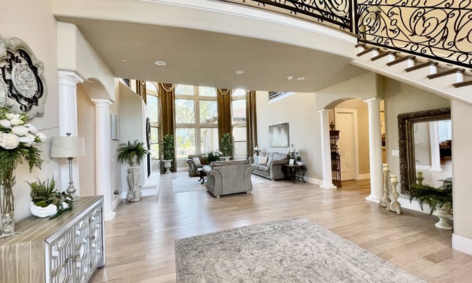 Loomis Villa | Gorgeous Villa In Upscale Neighborhood