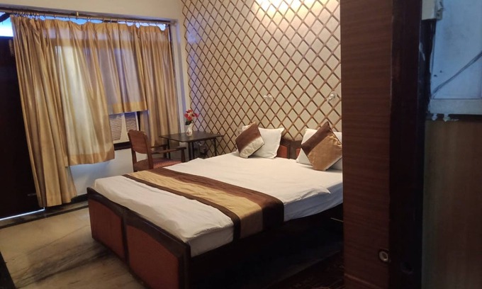 Mahanagar Hotel | Goroomgo Woodstock Homestay