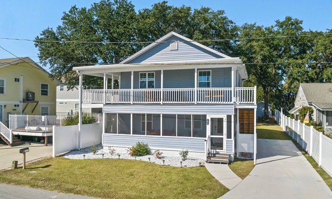 Crescent Beach Cabaña | Got Wags Ocean View Haven Upper Level 2 BR Close to Beach