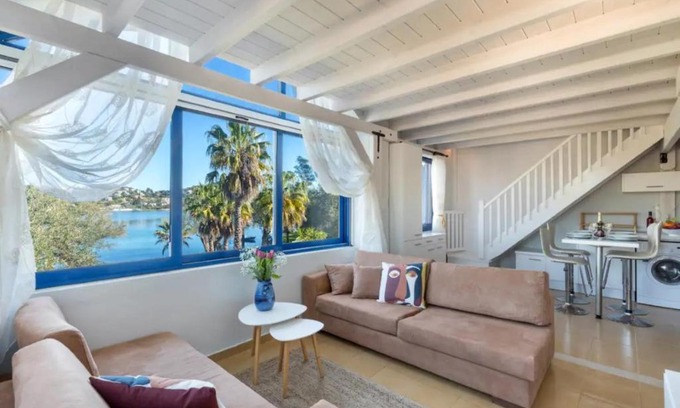 Gouvia Villa | Govino Bay Luxury Beach Loft Apartment
