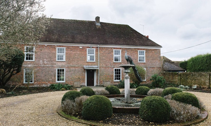 Wimborne Otro | Grade 2 Listed Farmhouse close to beaches and New Forest