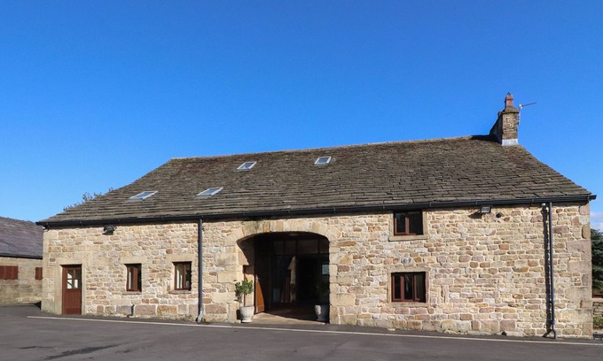 Fence Cabaña | GRAINS BARN FARM, pet friendly, character holiday cottage in Fence