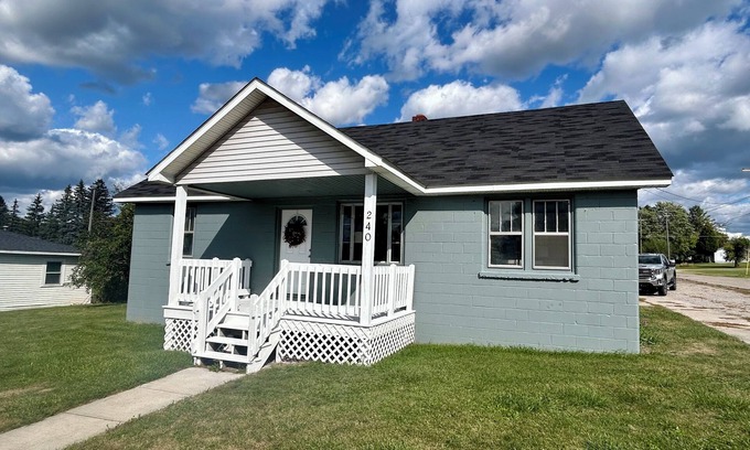 Hillman Casa | Gram’s House is a Village of Hillman home with Emerick Park views!