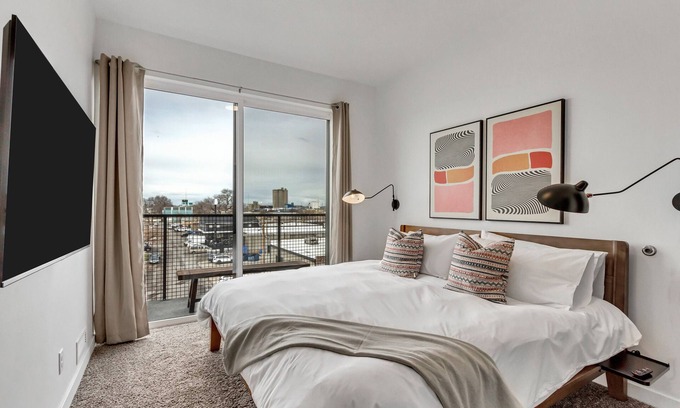 People's Freeway Apartamento | Granary SLC King Penthouse+CoWorking Space