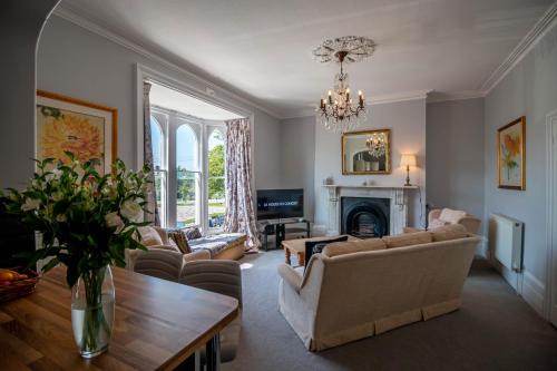 Herne Bay Apartamento | Grand 2 bed Georgian apartment at Florence House with king bed, in the heart of Herne Bay & 300m from beach