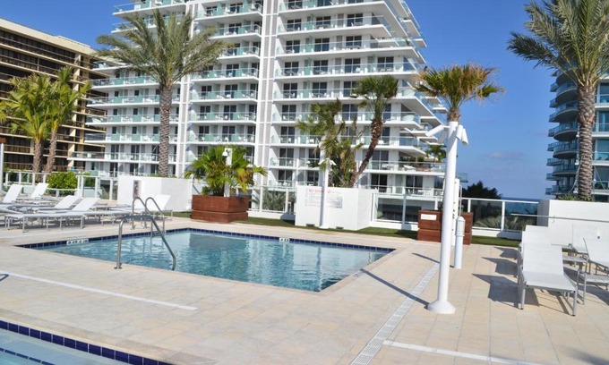 Surfside Hotel | Grand Beach Hotel Surfside West