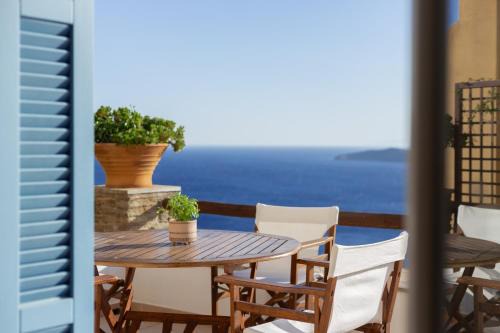 Ydrousa Casa | Grand Blue Terrace - Island house by Hostandros