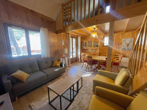 Barcelonnette Chalet De Esquí | Grand Chalet entre Barcelonnette et Praloup, 3 Chambres, Terrasse Ombragée, Accès Navette et Golf - FR-1-165A-121