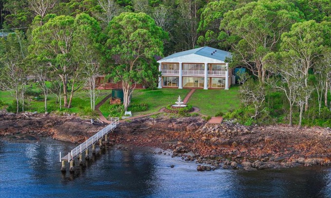 North Arm Cove Casa | Grand Esplanade