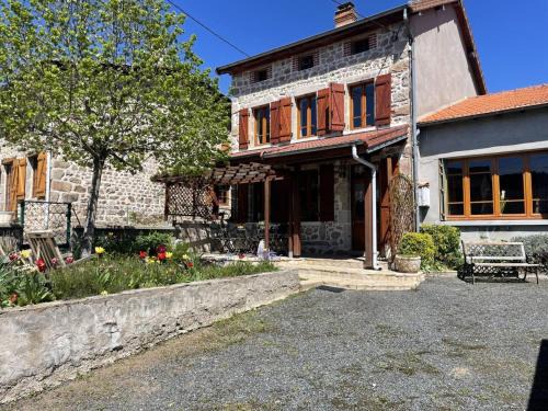 Laprugne Casa | Grand gîte au calme avec jardin et animaux acceptés - FR-1-489-568