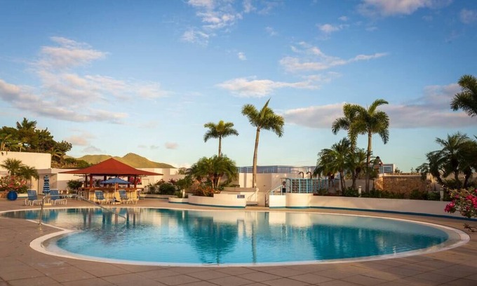 Maho Condominio | Grand Getaway - Royal Retreats at Maho Beach Studio