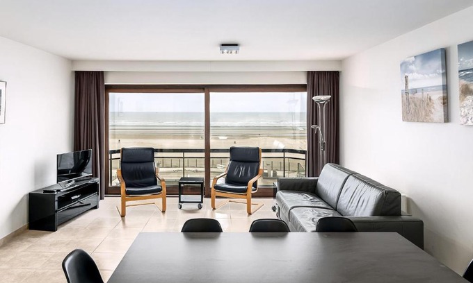 Oostduinkerke-Bad Apartamento | Grand Hotel C4