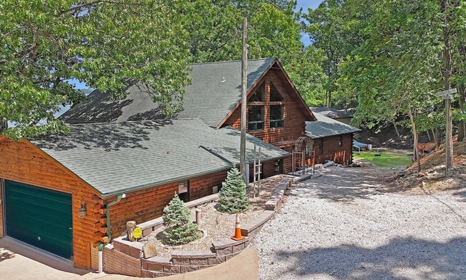 Sunrise Beach Apartamento | Grand Lakefront Lodge Retreat