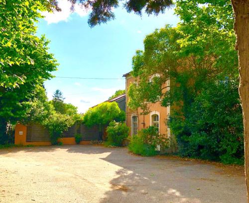 Pomas Casa | Grand loft avec piscine privée dans vielle gare