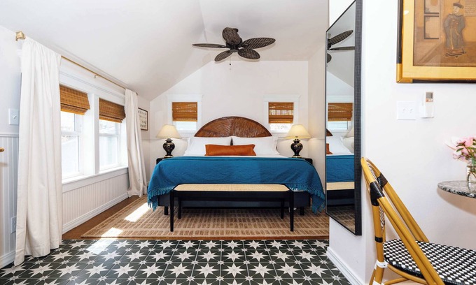 Historic Railroad District Apartamento | Grand Luxe Suite with Jetted Tub