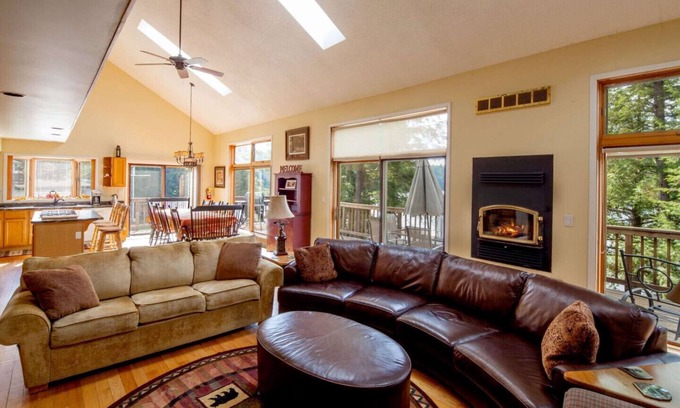 Seguin Cabina | Grand Muskokan Cottage - Maximum 14 guests