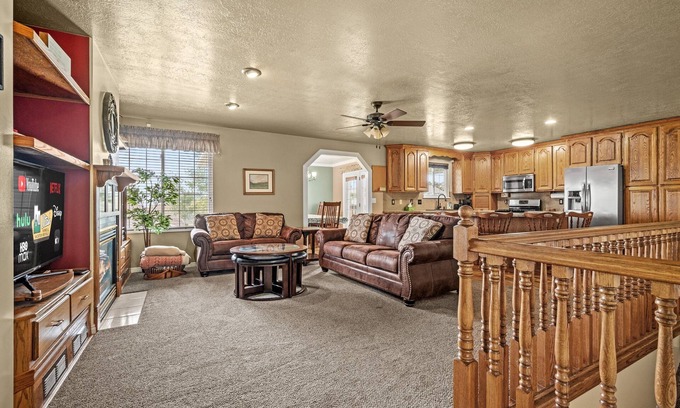 North Ogden Casa | Grand Ogden Lodge, Hot Tub, Close to Ski Resorts – 6 BR | 5 Baths | Hot Tub