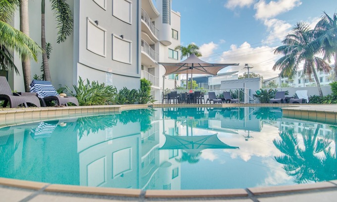 Alexandra Headland Hotel | Grand Palais Boolarong Beachside Resort