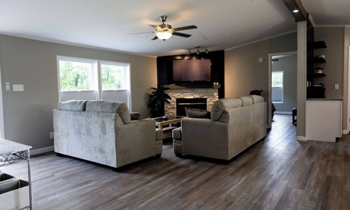 Sheridan Casa | Grand Park 2 miles away from Country Setting 4 Bedroom home on Monon Trail .