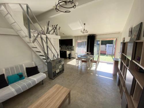 Saint-Marcel-les-Valence Apartamento | Grand studio à louer avec terrasse