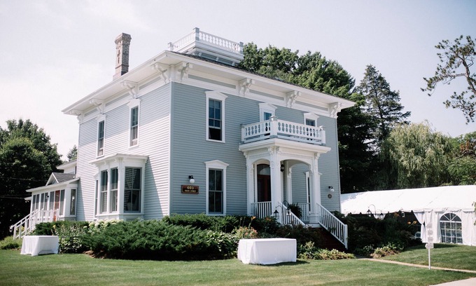 Elk Rapids Casa | Grand Traverse Sandy Beach ¡A solo unos pasos de distancia!