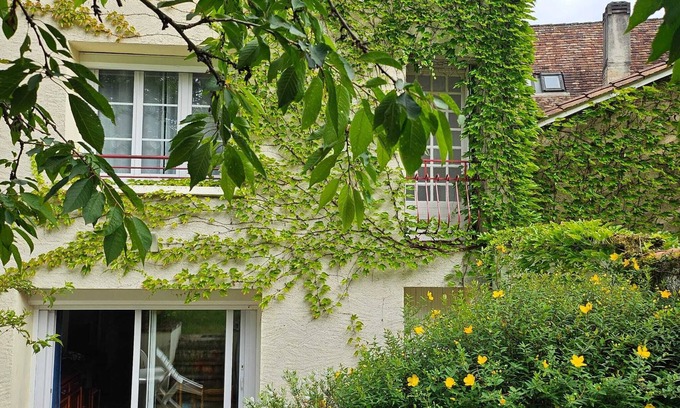 Savignac-les-Eglises Casa | Grande Maison de Village Avec Jardin, BBQ et Piscine au Coeur du Périgord Blanc