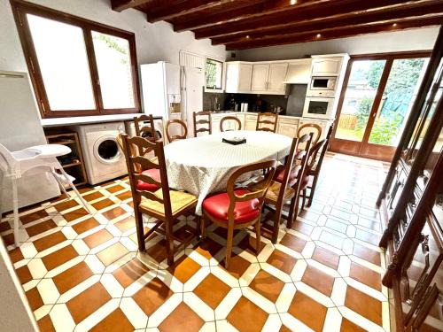 Saint-Maur Creteil Casa | Grande maison tout confort - 5 chambres 5 salles de bain - RER A - Paris - Disney