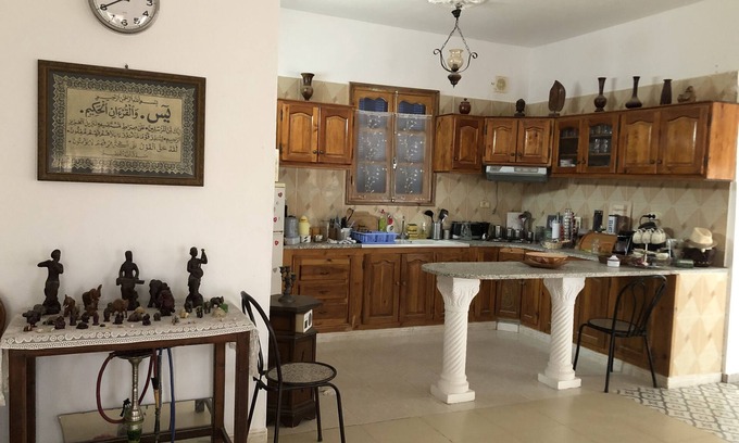 Erriadh Casa | Grande Maison Avec Piscine et Grand Jardin Arboré Situé à 1km de Djerbahood