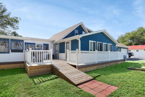 Chincoteague Casa | Grandma's House - Close to town, game area & pet friendly!