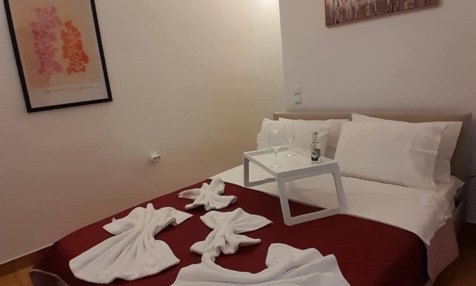 Dirfys-Messapia Apartamento | Grandma’s Pine Apartments – Cozy Double Bed