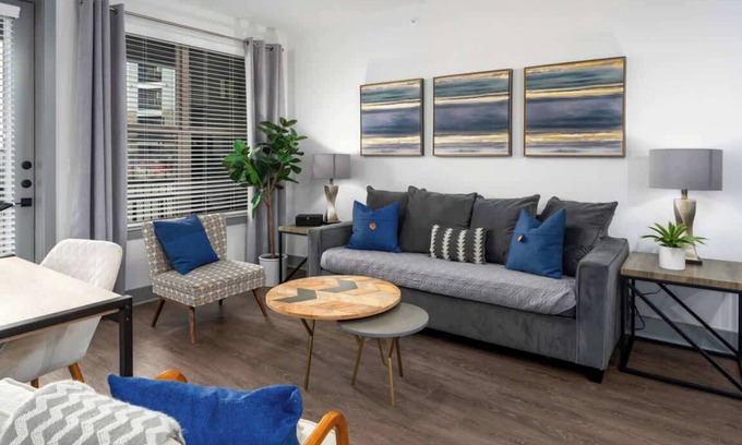 Crestline Heights Apartamento | Grandview Apartment: Shops, Restaurants Nearby!