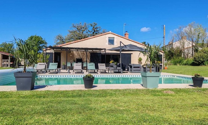 Chateau-d'Olonne Casa | Characterful barn with garden and pool — ideal for your holidays in Les Sables-d
