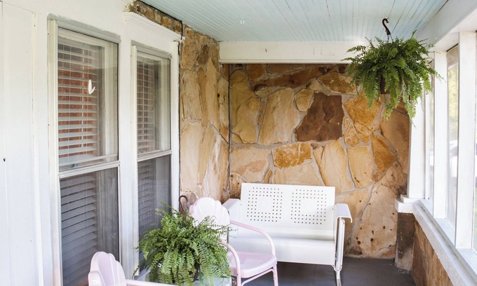 Marionville Cabaña | Granny's House- Hometown Hospitality by The Coleman Vault