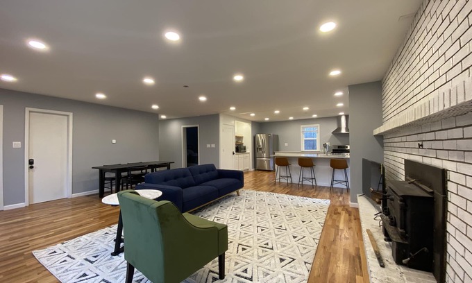 Granville Casa | Granville Guesthouse - 3 miles south of Charming Granville